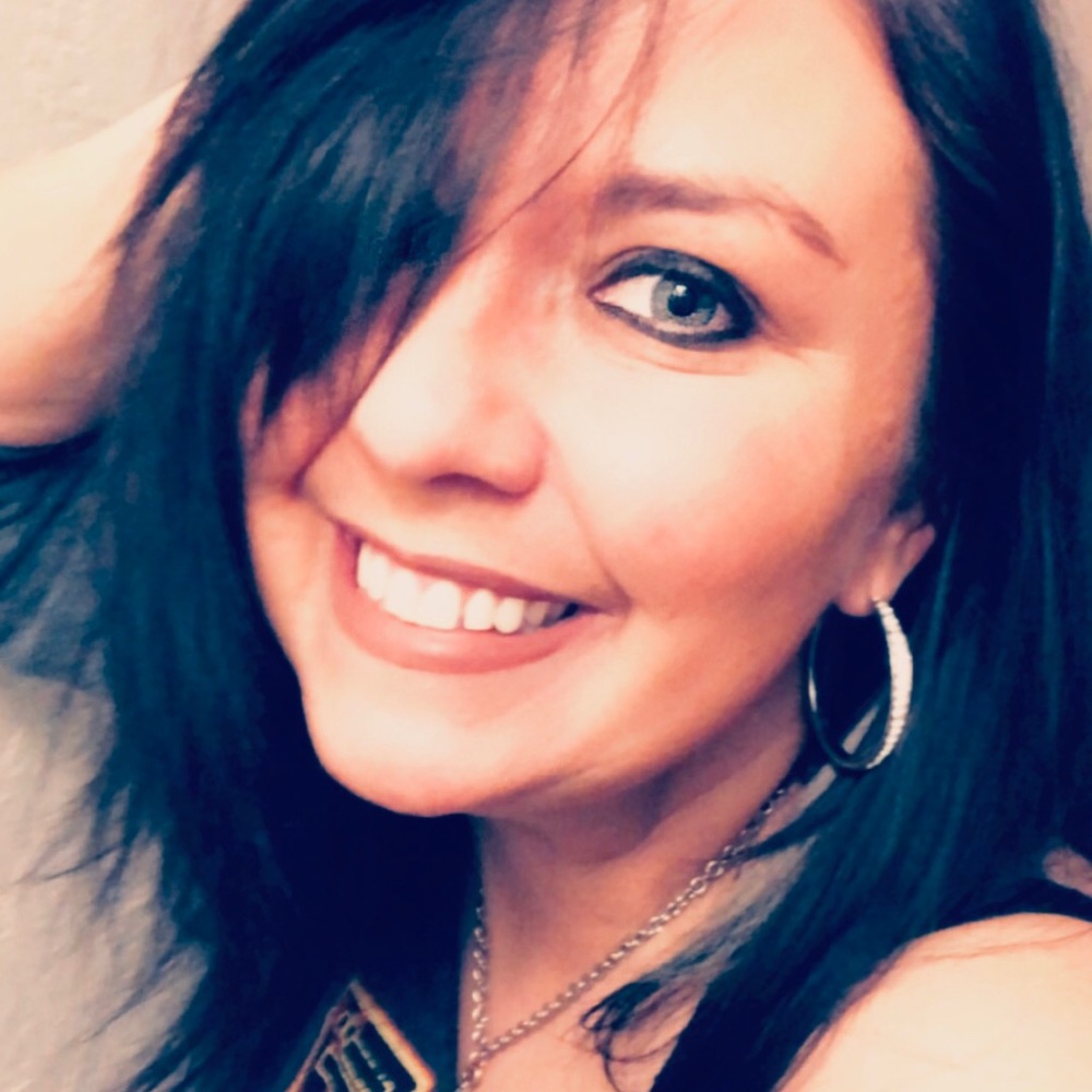 Meet your Posher, Adrianne